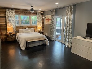 3 Schlafzimmer, Schreibtisch, Bügeleisen/Bügelbrett, Reisekinderbett