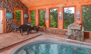 Alberca techada y alberca climatizada