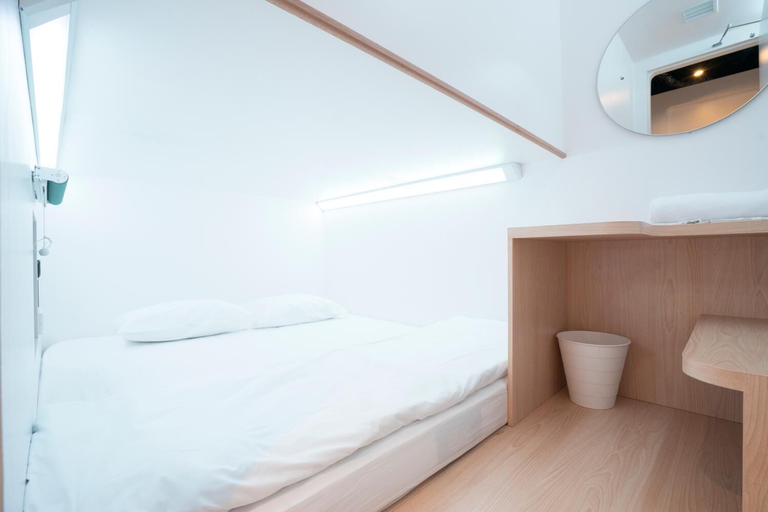 Soundproofing, free WiFi, bed sheets