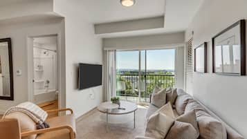 Smart TV, futbolito, tenis de mesa y libros