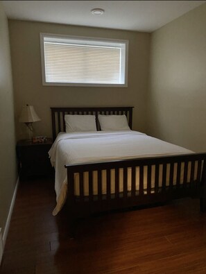 2 bedrooms, WiFi - 2 Bedroom 1/2 Block From Mosiac and Pasqua Hospital (Regina)