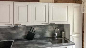 Jääkaappi, mikroaaltouuni, astianpesukone