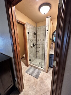 Hair dryer, towels, soap, toilet paper - Studio style guest house with Pool! (Georgetown)