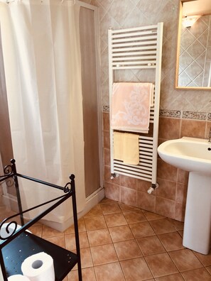 Hair dryer, towels, toilet paper - The little house near Pietrasanta (Pietrasanta)