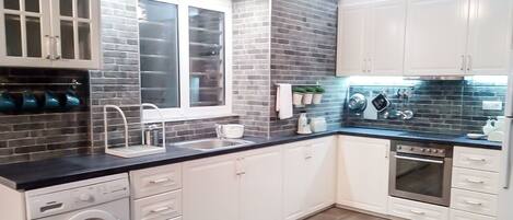 Kochgeschirr/Geschirr/Besteck