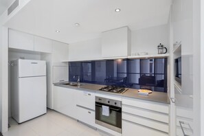 Fridge, microwave, oven, stovetop