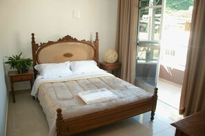 3 bedrooms, iron/ironing board, Internet, bed sheets