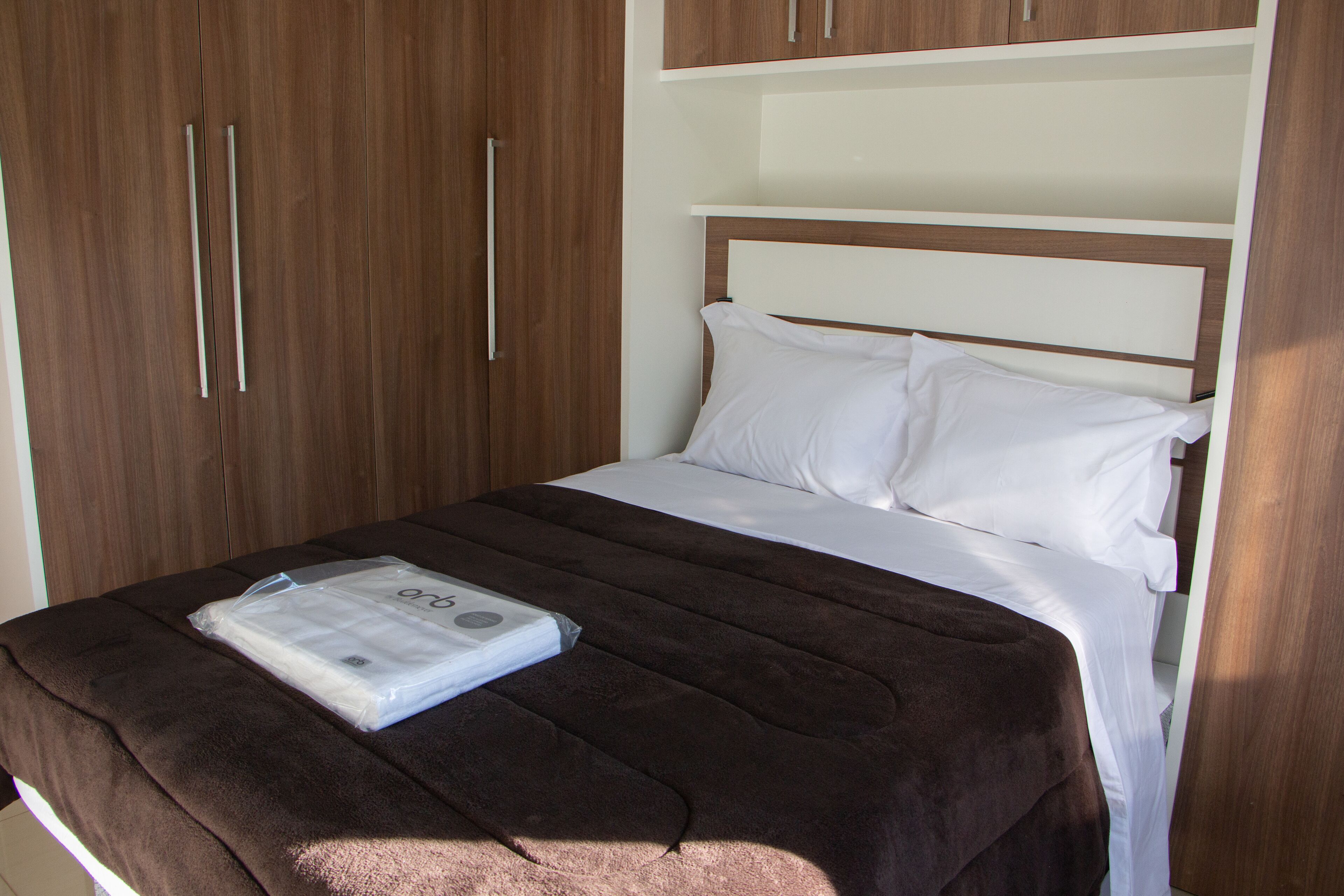 3 habitaciones, tabla de planchar con plancha, internet y ropa de cama 