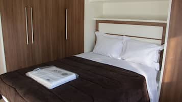 3 bedrooms, iron/ironing board, internet, bed sheets