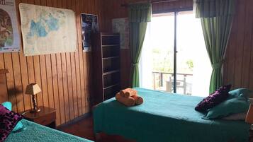 Premium Cabin | Free WiFi, bed sheets
