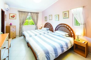 3 bedrooms, iron/ironing board, free WiFi, bed sheets - Casa Santalena | Private 3 Bed Villa | Private pool | Carvoeiro (Carvoeiro)