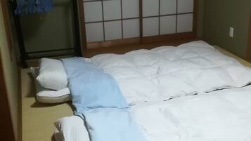 2 bedrooms, iron/ironing board, WiFi