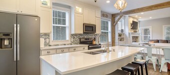 Keskustaan uusi kotirakenne ~ Kylpytynnyri ~ Erinomainen sijainti lomalle! 