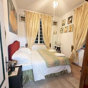 4 bedrooms, iron/ironing board, Internet - Homerez - Cozy House in Arles with Garden and Private Parking (Arles)