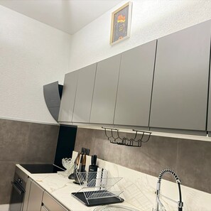 Frigorifero, microonde, forno, macchina per tè/caffè