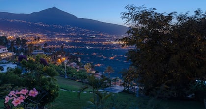 Relaxing villa. Heated pool. Luxurious views. Massage.