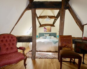 3 bedrooms, in-room safe, desk, iron/ironing board