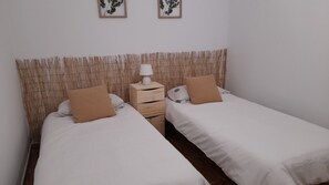 4 chambres, fer et planche à repasser, accès au Wi-Fi (inclus)