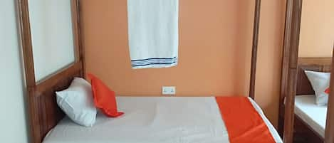 Deluxe Room | Desk, iron/ironing board, cots/infant beds, free WiFi