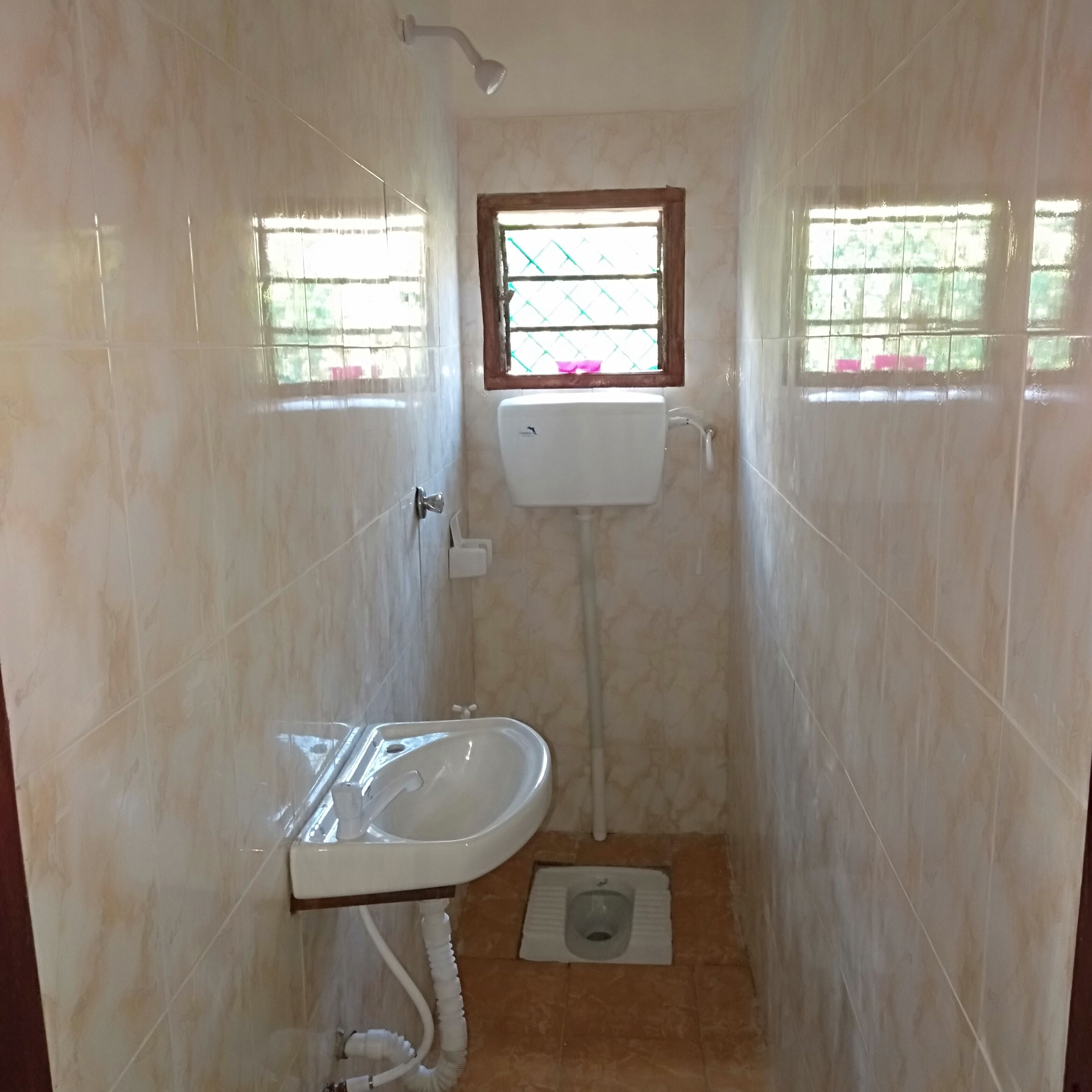 Enkelrum för familj | Badrum | Dusch, handdukar, tvål och toalettpapper