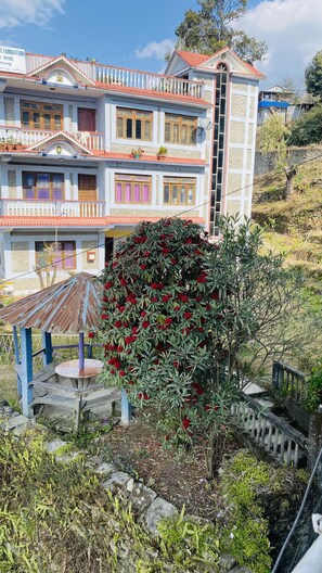 Front of property - Taplejung Hotel Pathivara (Taplejung)