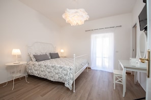 2 bedrooms, desk, free WiFi, bed sheets