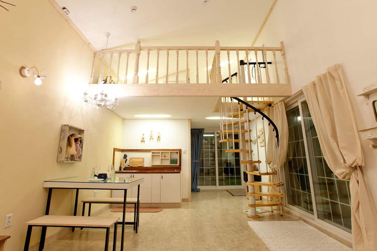Room (A-2F-3) | Living area | Flat-screen TV