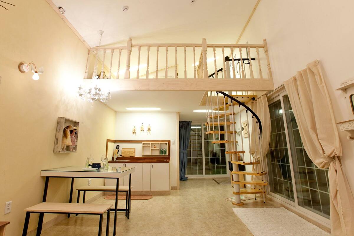 Habitación (A-2F-3) | Área de sala de estar | Televisión de pantalla plana
