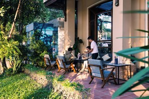Exterior - Pierre Hotel (Siem Reap)
