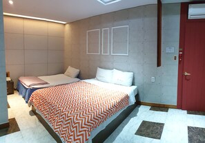 Premium Twin Room (Semi-Premium Room) | Free WiFi - Romance Motel (Chungju)