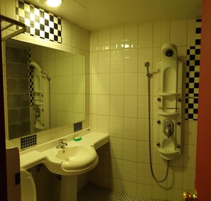 Deluxe Room | Bathroom | Shower, free toiletries, hair dryer, towels - Romance Motel (Chungju)
