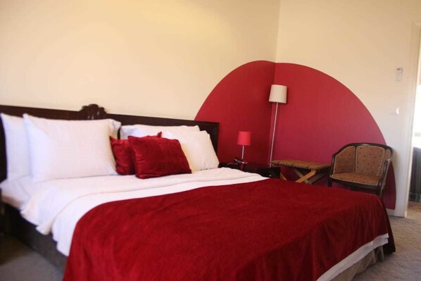 Deluxe Double or Twin Room | Desk, laptop workspace, blackout drapes, free WiFi