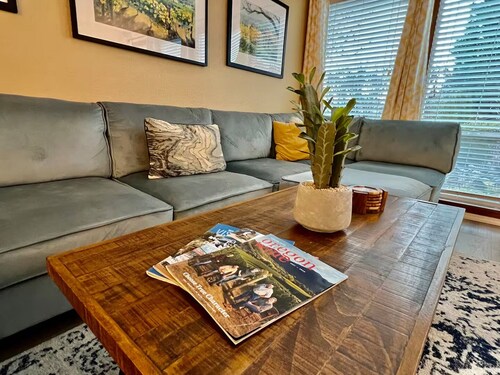 Wine Country Garden Retreat & Free Wine Tastings!