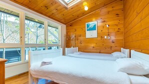 Talo, 2 makuuhuonetta | 2 makuuhuonetta, silitysrauta/-lauta, ilmainen Wi-Fi, vuodevaatteet