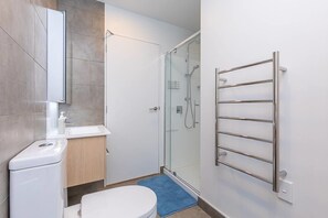 Apartment, 2 Bedrooms | Bathroom