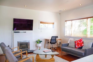 House, 2 Bedrooms | Living area | Smart TV, fireplace