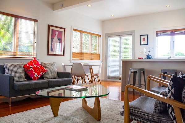 House, 2 Bedrooms | Living area | Smart TV, fireplace