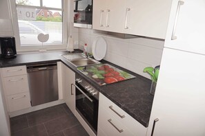 Kühlschrank, Mikrowelle, Ofen, Geschirrspüler