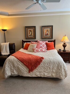 3 多间卧室、办公桌、WiFi、床单