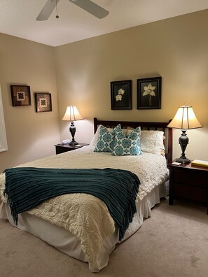 3 bedrooms, desk, WiFi, bed sheets