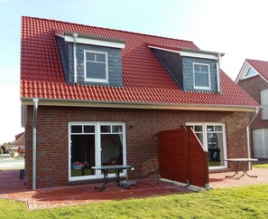 Unclassified image, 3 of 11, button