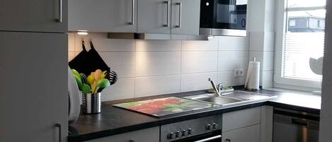 Refrigerador, microondas, horno y lavavajillas