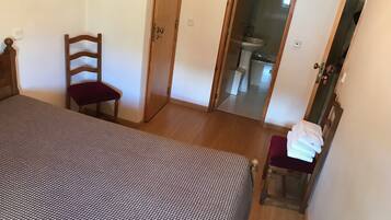 1 bedroom, bed sheets