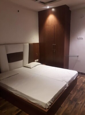 Business Room | In-room safe, desk, laptop workspace, iron/ironing board - Banaras Hotel LLP (Kanpur)