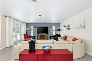 House, 3 Bedrooms | Living area - Vacation Home With A Stunning View - 870 3 Bedroom Home by RedAwning (Inverness)