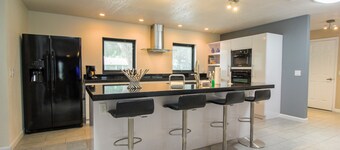 Vacation Home With A Stunning View - 870 3 Bedroom Home by RedAwning