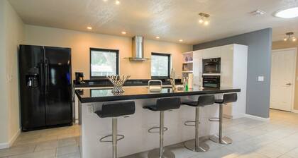 Vacation Home With A Stunning View - 870 3 Bedroom Home by RedAwning