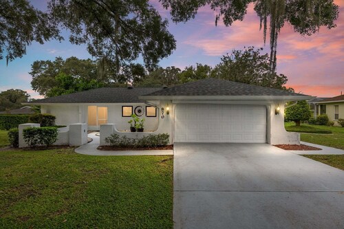 Vacation Home With A Stunning View - 870 3 Bedroom Home by RedAwning