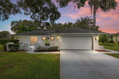 Vacation Home With A Stunning View - 870 3 Bedroom Home by RedAwning