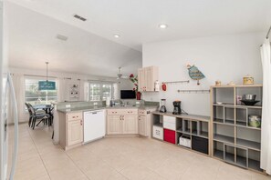 Ferienhaus, 2 Schlafzimmer | Eigene Küche | Wasserkocher mit Kaffee-/Teezubehör, Kühlschrank, Ofen, Toaster